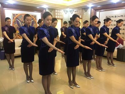 提升禮儀素養(yǎng)，樹立職業(yè)形象 山航空乘助力全國質(zhì)量管理小組活動40周年紀念大會